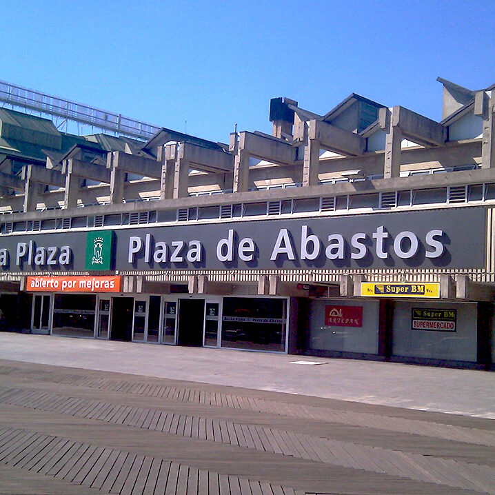 Instalación de iluminación en Mercado Plaza de Abastos Instalación de iluminación en Mercado Plaza de Abastos